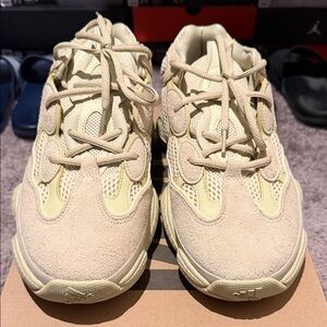 adidas Yeezy 500
Super Moon Yellow